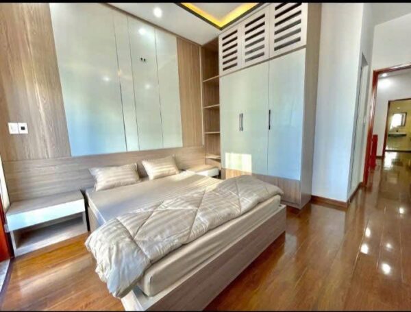 Nhà 4 tầng mặt tiền Đoàn Nhữ Hài, 6900