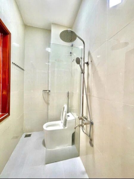 Nhà 4 tầng mặt tiền Đoàn Nhữ Hài, 6900