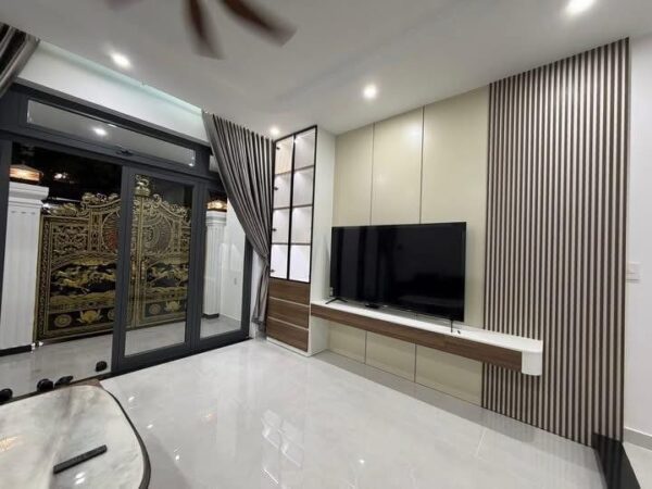 Chính chủ bán nhà 2 tầng mặt tiền Hoà Minh 7550