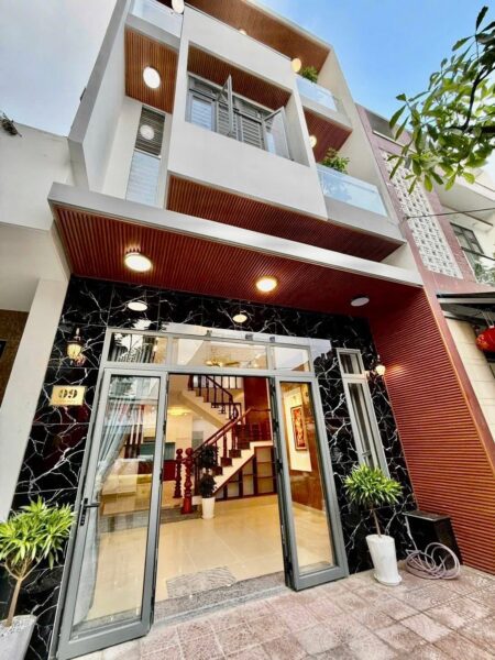 Nhà 3 tầng mặt tiền Nhơn Hoà, 6500