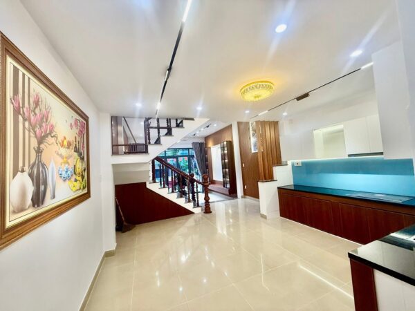 Nhà 3 tầng mặt tiền Nhơn Hoà, 6500