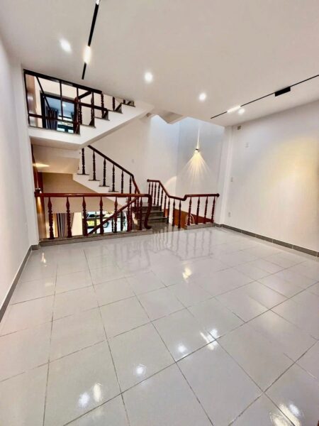 Nhà 3 tầng mặt tiền Nhơn Hoà, 6500