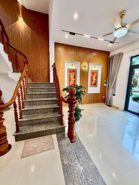 Nhà 3 tầng mặt tiền Nhơn Hoà, 6500