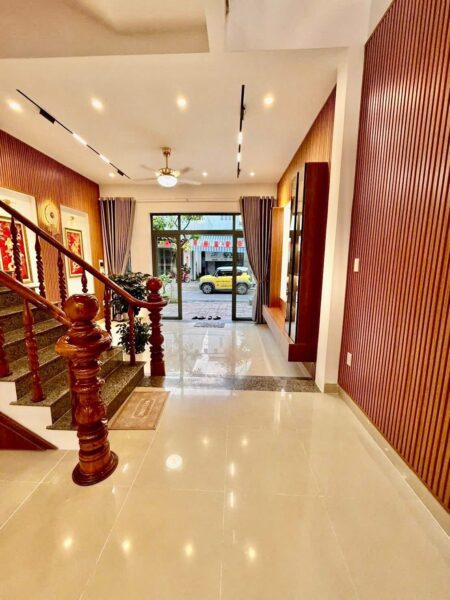 Nhà 3 tầng mặt tiền Nhơn Hoà, 6500