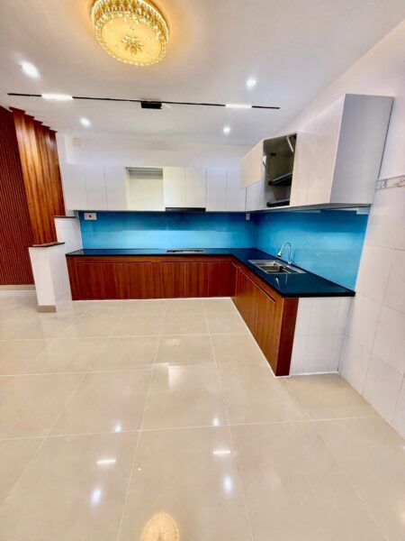 Nhà 3 tầng mặt tiền Nhơn Hoà, 6500