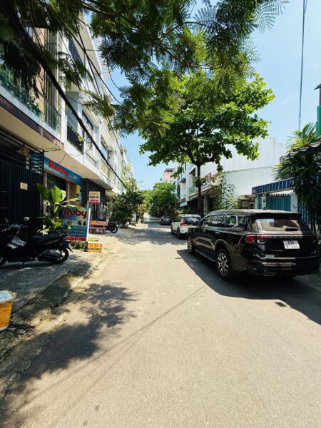 Nhà 3 tầng mặt tiền Lê Văn Thịnh 8500