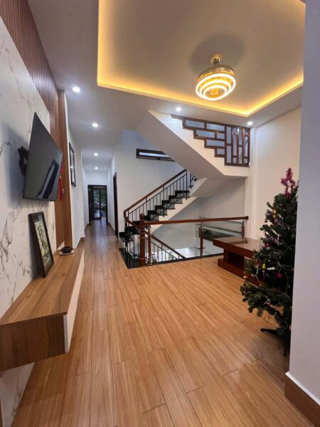 Nhà 3 tầng mặt tiền Lê Văn Hiến 11ty