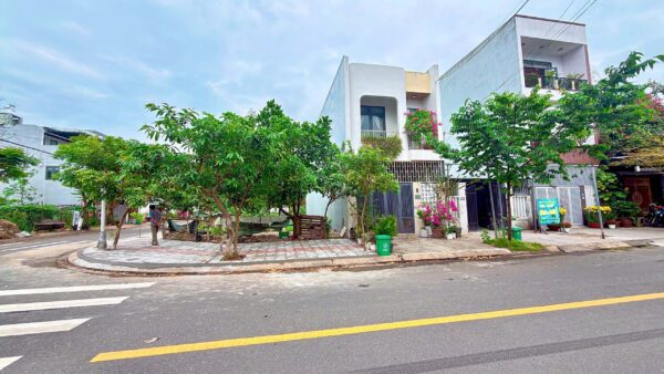 Đất lô góc Kha vạn cân 166mv, 8400