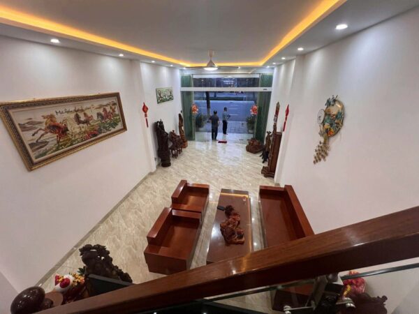 Nhà 3 tầng mặt tiền Lê Văn Hiến 11ty