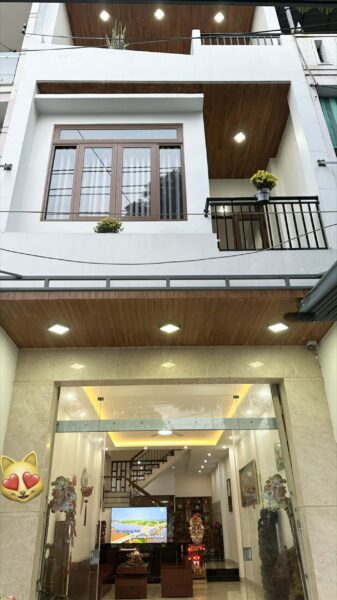 Nhà 3 tầng mặt tiền Lê Văn Hiến 11ty