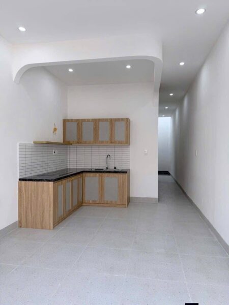 Nhà kiệt ô tô Cách mạng tháng 8 3250