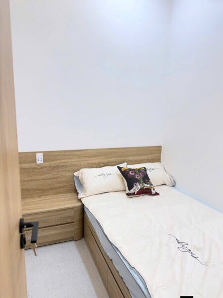 Nhà kiệt ô tô Cách mạng tháng 8 3250