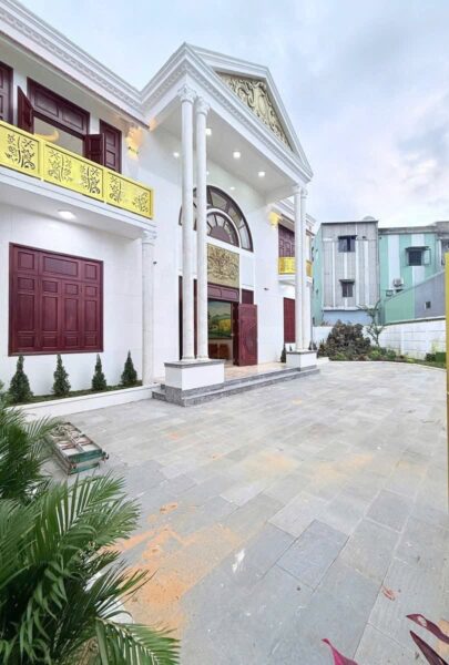 Biệt thự 3 tầng mặt tiền Chơn Tâm 290mv, 15ty5