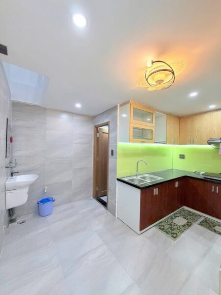 Nhà 2 tầng kiệt ô tô Hoàng Diệu 5900