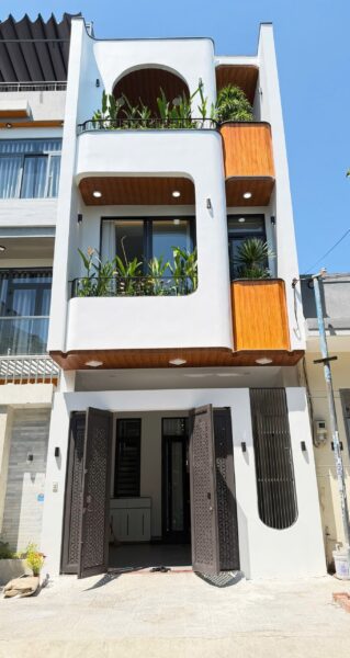 Nhà 3 tầng mặt tiền Lê Thiệt 8650