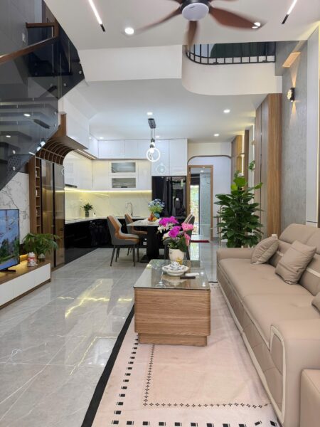 Nhà 3 tầng mặt tiền Lê Thiệt 8650