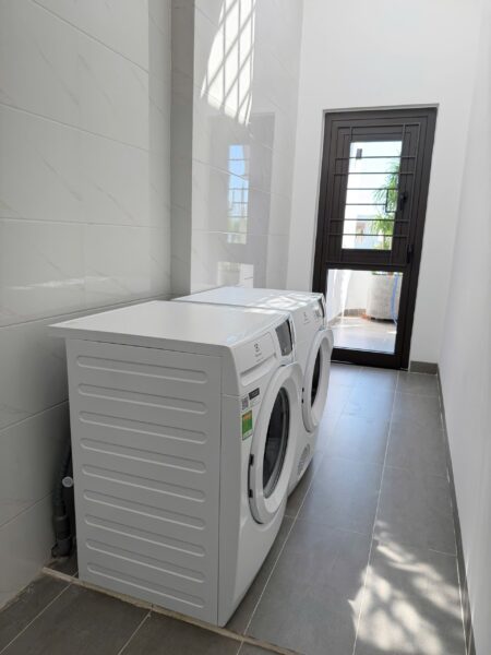 Nhà 3 tầng mặt tiền Lê Thiệt 8650