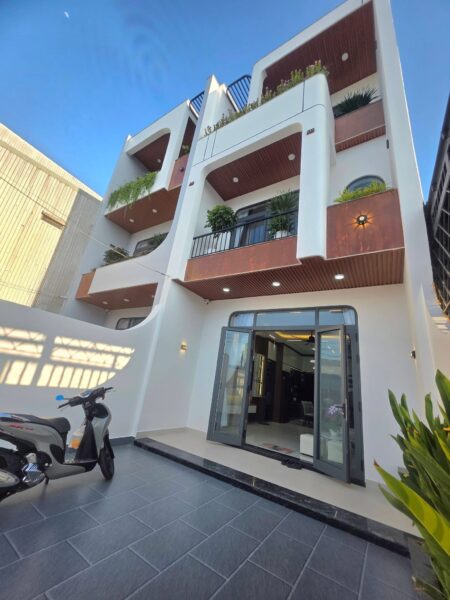 Nhà 3 tầng kiệt ô tô Âu Cơ 101mv, 5750