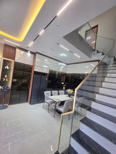 Nhà 3 tầng kiệt ô tô Âu Cơ 101mv, 5750