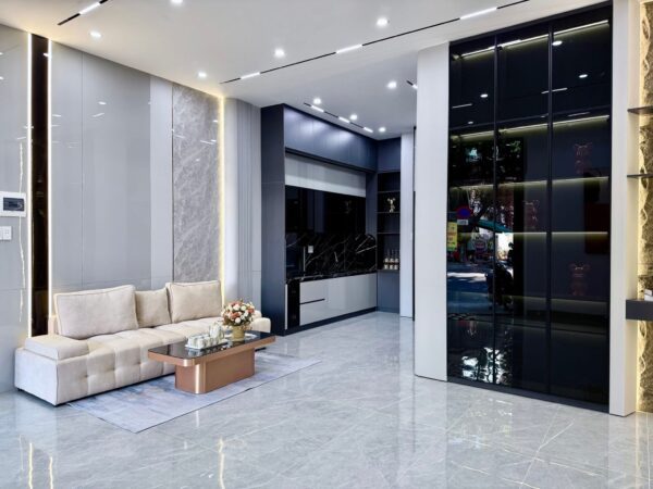 Nhà 3 tầng mặt tiền Hải Phòng 11ty5