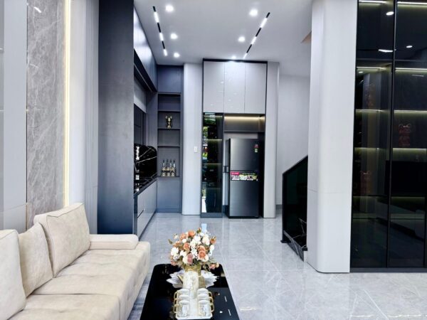 Nhà 3 tầng mặt tiền Hải Phòng 11ty5