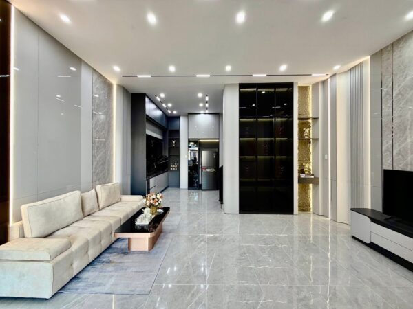 Nhà 3 tầng mặt tiền Hải Phòng 11ty5