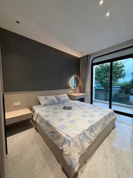 Nhà 3 tầng mặt tiền Nguyễn Sắc Kim 8900