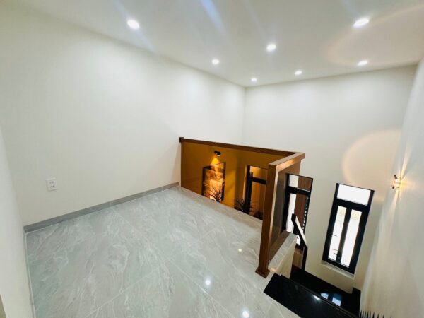 Nhà mê lửng kiệt ô tô Trần Xuân Lê 4200