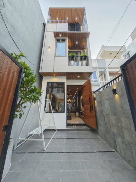 Nhà 3 tầng kiệt ô tô Nguyễn Hoàng 8350
