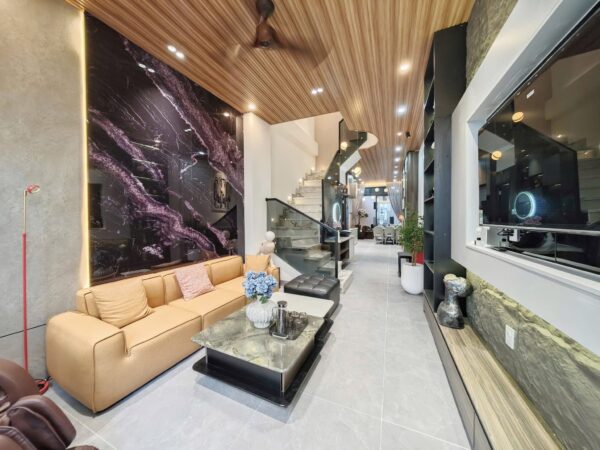 Nhà 3 tầng kiệt ô tô Nguyễn Hoàng 8350