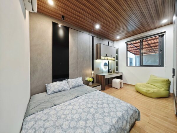 Nhà 3 tầng kiệt ô tô Nguyễn Hoàng 8350