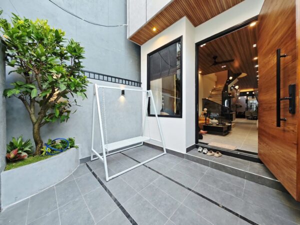 Nhà 3 tầng kiệt ô tô Nguyễn Hoàng 8350