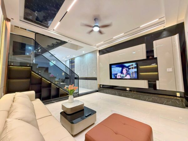 Nhà 2 tầng mặt tiền Hoà Minh, 90mv, 7750