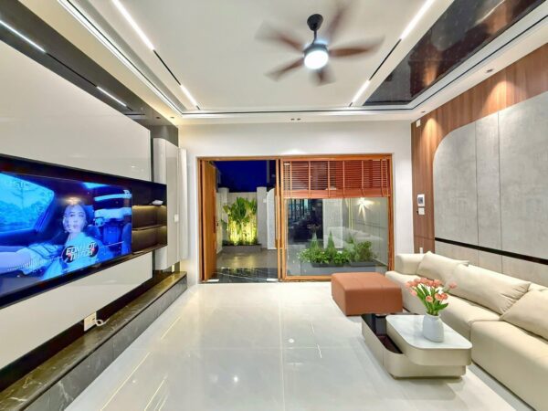 Nhà 2 tầng mặt tiền Hoà Minh, 90mv, 7750