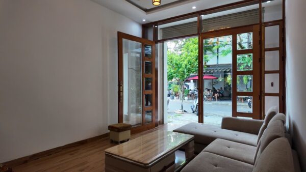 Nhà 4 tầng mặt tiền Cao Xuân Dục 8200