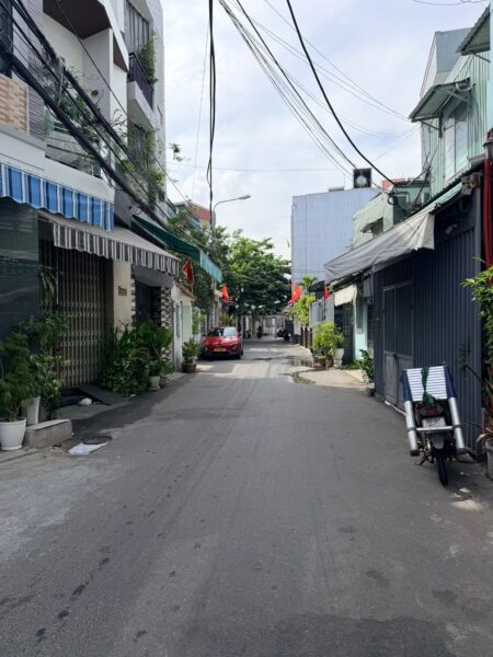 Nhà 2 tầng rưỡi kiệt Cù Chính Lan 87mv, 4900