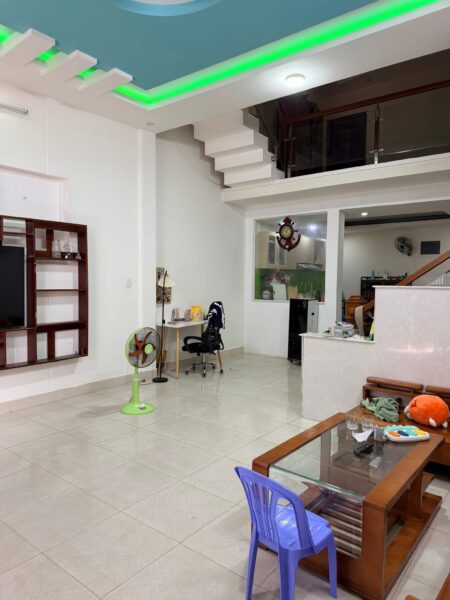 Nhà 2 tầng rưỡi kiệt Cù Chính Lan 87mv, 4900