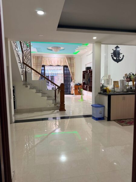Nhà 2 tầng rưỡi kiệt Cù Chính Lan 87mv, 4900