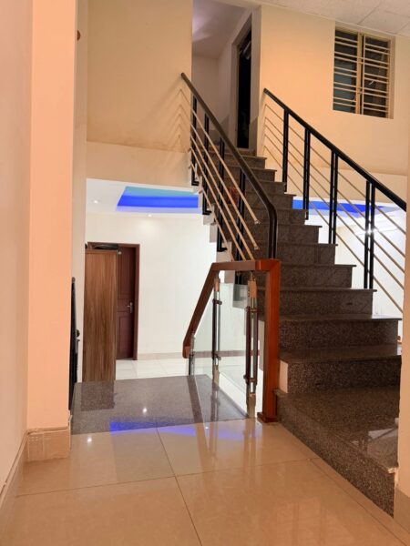 Nhà 2 tầng rưỡi kiệt Cù Chính Lan 87mv, 4900