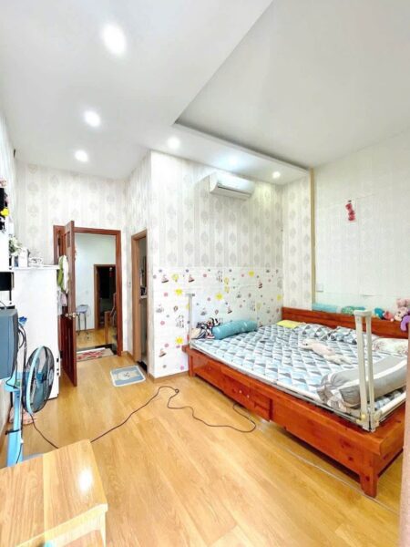 Nhà 3 tầng mặt tiền Xuân Hoà 6950