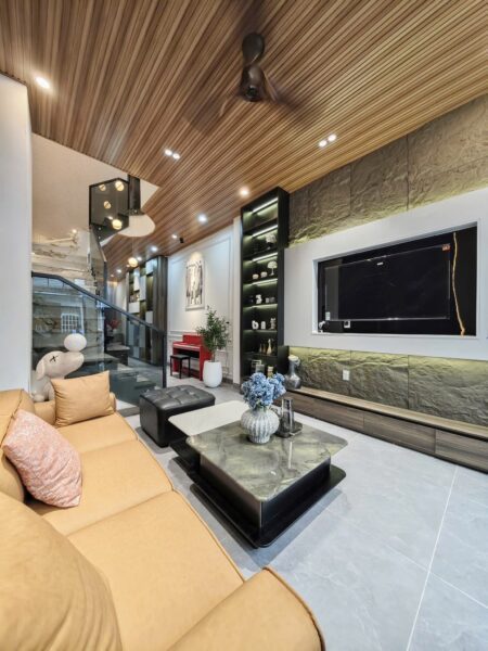 Nhà 3 tầng kiệt ô tô Nguyễn Hoàng 8350