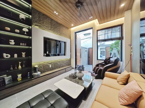 Nhà 3 tầng kiệt ô tô Nguyễn Hoàng 8350