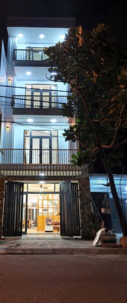 Nhà 4 tầng mặt tiền Phan Triêm 90mv, 9ty2