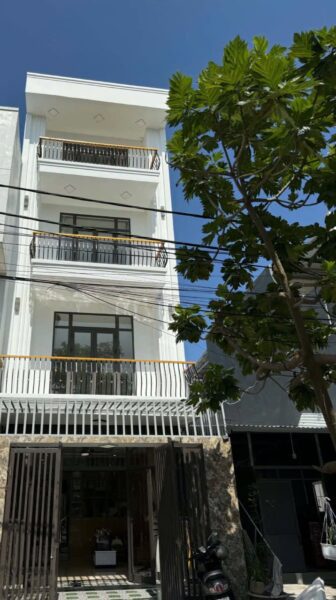 Nhà 4 tầng mặt tiền Phan Triêm 90mv, 9ty2