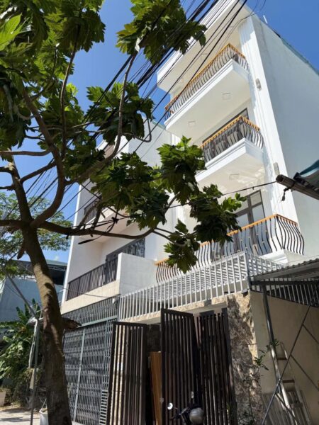 Nhà 4 tầng mặt tiền Phan Triêm 90mv, 9ty2