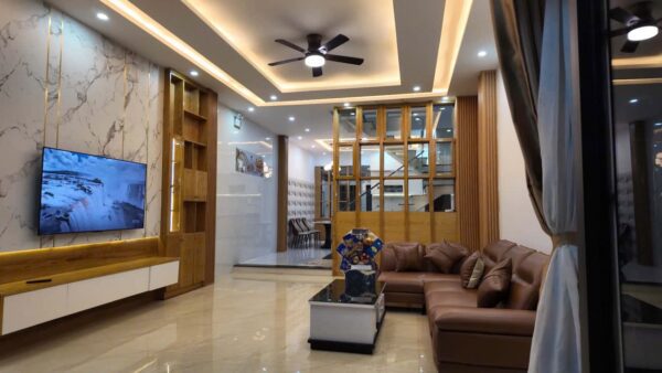 Nhà 4 tầng mặt tiền Phan Triêm 90mv, 9ty2