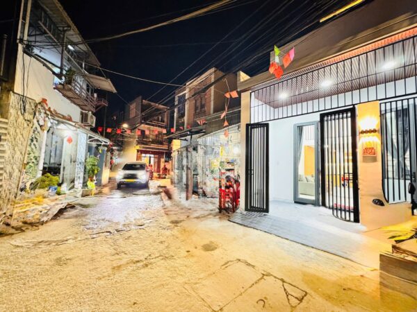 Nhà mê lửng 2 mặt kiệt ô tô Tôn Đản 3950