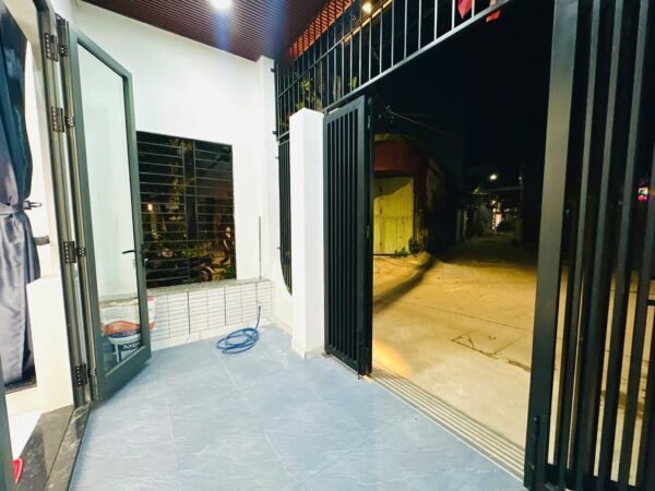 Nhà mê lửng 2 mặt kiệt ô tô Tôn Đản 3950