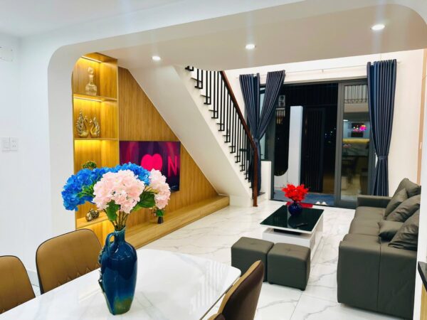 Nhà mê lửng 2 mặt kiệt ô tô Tôn Đản 3950