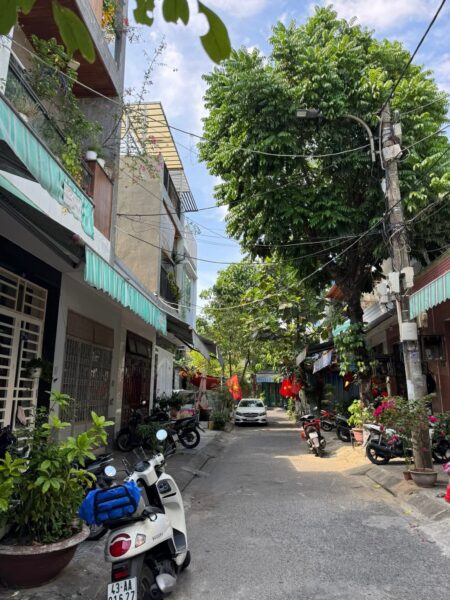 Nhà 2 tầng rưỡi mặt tiền Nguyễn Huy Lượng 5850